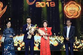 Lễ trao giải mai vàng 2020 khiến nhiều người bất ngờ khi công bố các hạng mục giải thưởng, vinh danh các nghệ sĩ tạo nhiều dấu ấn trong năm qua. Noo PhÆ°á»›c Thá»‹nh Hoang Thuy Linh Gianh Chiáº¿n Tháº¯ng Táº¡i Mai Vang 2020 Vietnamnet