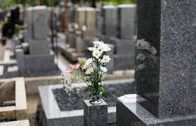 Loose flowers are a problem when it comes to grave flower etiquette and should be kept secure in the vase. Cemetery Flower Vases And Holders Lovetoknow