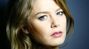 Burcu biricik is a turkish actress. Burcu Biricik Kimdir Camdaki Kiz Dizisinin Yildizi Burcu Biricik In Biyografisi Haber Kriz