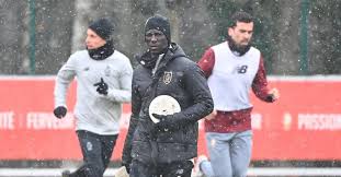 Mbaye leye (born 1 december 1982) is a football striker from senegal. Les Trois Missions De Mbaye Leye Pour Sa Premiere Au Standard Football Addict