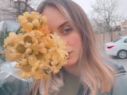 Cemre Solmaz 2020 Resimler Sarisinlar Unluler