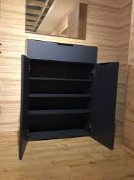 Die modernen kontraste der dynamischen, wellenartigen strukturen der holzfronten und den. Garderobe Novara Multi Mobel