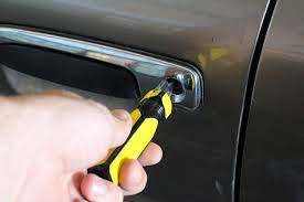 Use gentle pressure to pry it up and pop it out of place. Screwdriver Car Key 7 Steps With Pictures Instructables