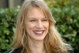 Si parte con basta un paio di baffi, con antonia liskova. Basta Un Paio Di Baffi Trama E Cast Del Film Prima Tv Rai 1