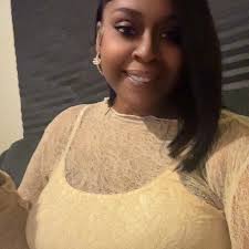 Was it me or did Rollie shoes look like she had em