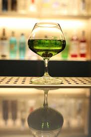 Versare tutto, senza filtrare, in un bicchiere colmo di ghiaccio tritato. Festival Di Sanremo Le Ricette Dei 3 Cocktail Di Mattia Pastori Per Reggere Tutta La Serata