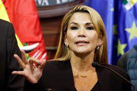Após negar, presidente interina da Bolívia anuncia candidatura às eleições
