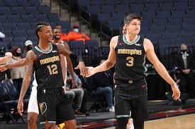 The memphis grizzlies colors are memphis midnight blue, beale street blue, smoke blue, grizzlies gold and white. Report Card Memphis Grizzlies Move Above 500 With Win Over Phoenix Grizzly Bear Blues