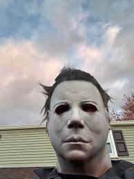 It's so windy that my indoor angels are turning with no flame lit! I think  we need some new window seals 😬😂