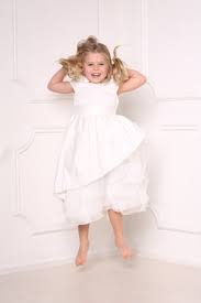Maybe you would like to learn more about one of these? Kleine Braut Springen Madchen Kleider Kinder Kleidung Hochzeitskleid Baby Tragen Niedlichen Baby Baby Im Studio Weisser Hintergrund Lizenzfreie Fotos Bilder Und Stock Fotografie Image 69668187