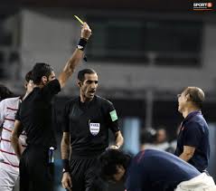 Cũng chính vì thế mà ông từng phải nhận thẻ vàng trong trận lượt đi giữa hai đội ở trên đất thái lan. Hlv Park Hang Seo Nháº­n Tháº» Vang Vi Benh Trá»ng Hoang 2sao