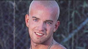 Escritor político, capitán de navio y modelo no convencional: a qué se  dedican hoy los exparticipantes de El Bar TV a 22 años del éxito