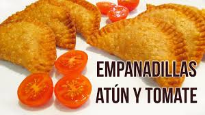 Place the flour in a bowl, make a hole in the center and put the oil, salt and baking powder in the hole. Empanadillas De Atun Y Tomate Fritas Youtube