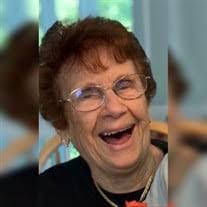 Darlene Collette's Instagram, Twitter & Facebook