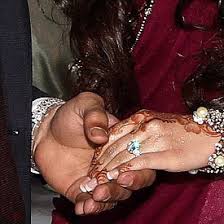 Boxer Amir Khan Gifts 100 000 Platinum Diamond Ring To Fiancee Faryal Makhdoom At Engagement Ceremony Johareez Com