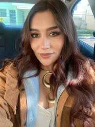 Cada etapa de la vida nos regala nuevas razones para sonreír, crecer y  agradecer. Hoy elijo mirar con amor el camino recorrido y abrazar con  fuerza lo que