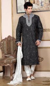 25 Stylish Pakistani Groom Mehndi Dresses For This Season Mehndi Dress For Mens Mens Kurta Designs Mehndi Dress