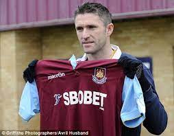In 2011, he moved to premier league side west ham united. Blackpool V West Ham Robbie Keane Demba Ba And Gary O Neil In Contention Daily Mail Online