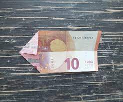50 euro, 20 euro, 10 euro oder 5€. Fisch Falten Aus Geldschein Einfache Anleitung Geschenke De