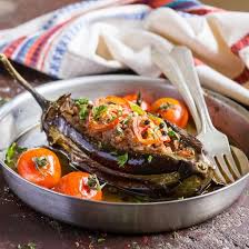 Aubergine Farcie A La Viande Et A La Tomate Aubergines Farcies Alimentation Recettes Bulgares