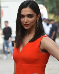 The style of hair she does when going to any award function is simply using a wave model. Pin On Deepika Padukone