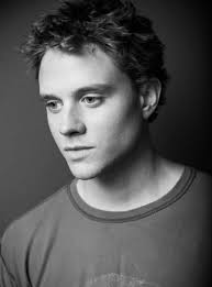 Jonny Weston We Are Friends Project Almanac Chasing Mavericks Beyond Skyline Palabras