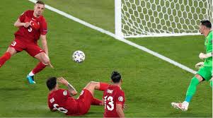 Jun 25, 2021 · internationally, demiral has made 24 appearances for turkey and was a member of the squad for this summer's euros, where he was on the unfortunate end of an own goal against italy to open up the. Bek Tengah Juventus Jadi Penyebab Gol Bunuh Diri Turki Melawan Italia Di Laga Pembuka Euro 2020