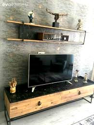 Gri Gri Duvar Ahsap Mobilya Siyah Tv Unitesi Tv Sehpasi Uzeri Aksesuar Laminant Parke Duvar Dekorasyon Aksesuar In 2020 Grey Walls Tv Wall Decor Tv Decor