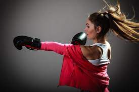Uma série com pesos para esquentar e um aparador para instigar! 5 Dicas Sobre Boxe Feminino Blog Pratique Fitness
