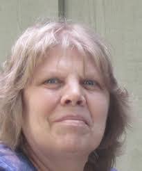 Lori Bade's Instagram, Twitter & Facebook