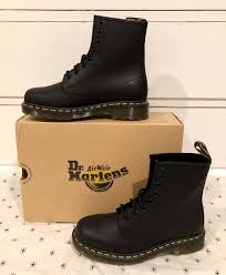 Vtg dr martens docs black leather boots uk 6 mens 7 womens 8 1460 shoes england. Authentic Dr Doc Martens 1460 8 Eye Boot 11822003 Black Greasy Womens Size 7 Beware Of Fakes Be Sure To Doc Martens Boots Matte Black Doc Martens