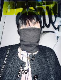 G dragon posa para la revista vogue korea para su 20 aniversario, en la edicion del mes de agosto, en el cual la sesión de fotos fue realizada por el famosisimo diseñador karl lagerfeld. Bigbang S G Dragon Talks About His Artistic Worldview Working On New Music And More Kpophit Kpop Hit