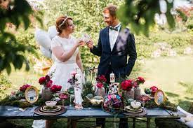 Hinter den spiegeln ab :d. Heiraten Wie Alice Im Wunderland Hochzeitsblog The Little Wedding Corner