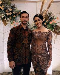 Couple model baju brokat anak perempuan terbaru. 30 Model Kebaya Lamaran Hijab Simpel Modern Muslimah