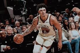 Gui Santos, jogador dos Warriors, é expulso de camarote do NBB após reclamações