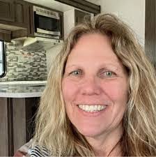 Lara Crouse's Instagram, Twitter & Facebook