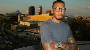 Mesut ozil has 3 tattoos on his left arm. Lukas Podolski Mesut Ozil Und Jerome Boateng Das Bedeuten Ihre Tattoos