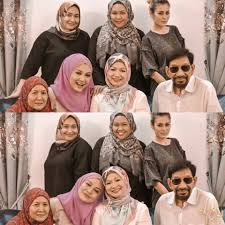 Entdecken sie veröffentlichungen von salmah ismail auf discogs. Selebriti Dan Usahawan Terkenal Dalam Resipi Vip Glamor Sensasi Selebriti