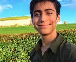 Aidan gallagher was once a charming kid superstar who was a household name around the world. Aidan Gallagher 11 Facts About The Umbrella Academy Star You Probably Didn T Know Popbuzz