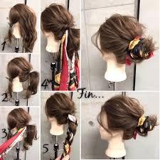 簡単で可愛い 自分でできるヘアアレンジ 春にピッタリのカジュアルアレンジpart21 超簡単 スカーフをアクセントに楽しむカジュアルお団子風ねじりstyle 画像をスライドしてそれぞれの工程を見やすくしました ゴム2本ピ hair styles scarf hairstyles