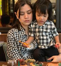 Join unicef malaysia national ambassador lisa surihani as she #reimagines a better future for every. Lisa Surihani Akui Berat Cecah 66kg Semasa Anak Berumur 4 Bulan 17kg Berjaya Disingkirkan Dengan 6 Tips Ini Pa Ma