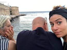 Ciao Inchiostro di Puglia, sono Federica vengo da Milano e la mia è una  storia al contrario, anzi “all'ammers”. In questi giorni leggo storie di  ragazzi che “tornano su” per riprendere la