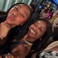 Leandra Walker's Instagram, Twitter & Facebook