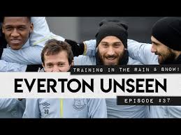 Se ti interessa dagli un occhio. Goodison Park Tour Training In The Rain Snow Everton Unseen 37 After Master24