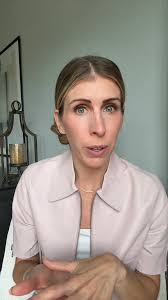 No, it's not illegal to make formula without seed oils in the U.S. And no,  this chiropractor did not uncover something that escaped nutrition  scientists, chemists, pediatricians, dietitians, the FDA, EFSA, Health