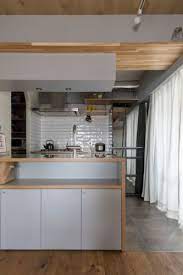 ダイニング側にも収納を設けたキッチンは使いやすそう よく見ると 上の梁部分にも棚が house in chofu リビング キッチン 模様替え 住宅リフォーム