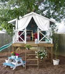 Baumhaus Bauen 25 Der Coolsten Ideen Aus Ganzer Welt Baumhaus Bauen Spielhaus Garten Kinder Baumhaus