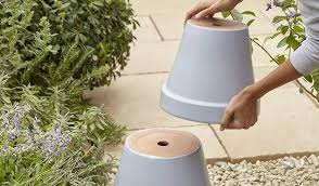 Diy Pour Fabriquer Un Abreuvoir Pour Les Oiseaux Tuto Recup Pot De Fleurs 18h39 Fr Abreuvoir Oiseaux Pot De Fleurs Abreuvoir