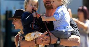 Complete sasha hemsworth 2017 biography. Chris Hemsworth Celebrates Fathers Day With His Parents Woman S Day