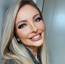 Kelly Blakely's Instagram, Twitter & Facebook